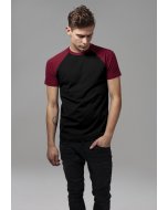Tricou pentru bărbati cu mânecă scurtă // Urban Classics Raglan Contrast Tee blk/burgundy